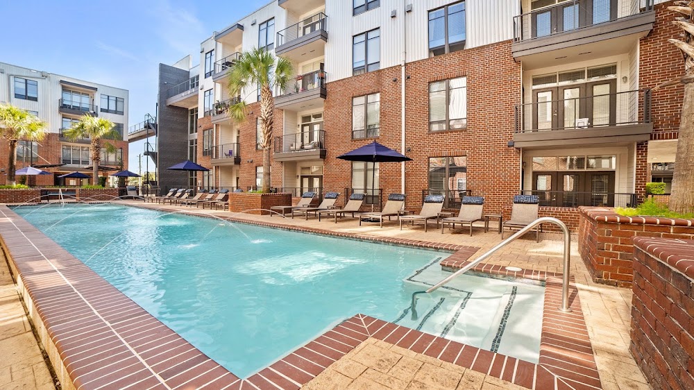 2125 Yale Apartments
