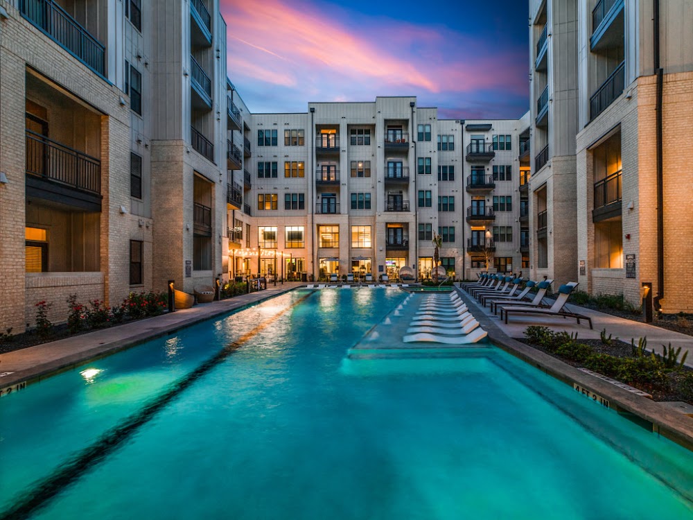 Lenox Oaks