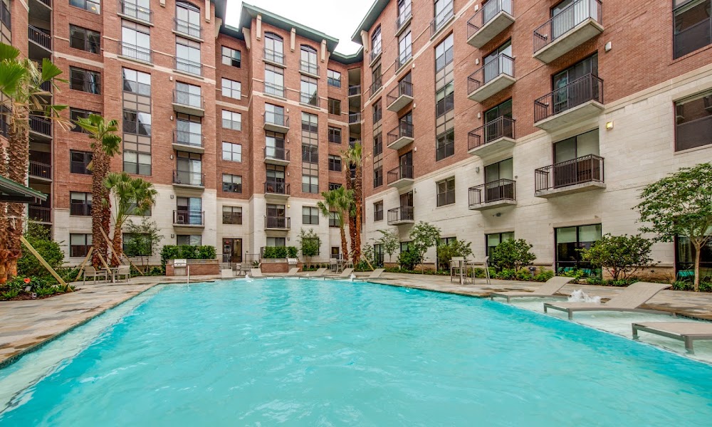 500 Crawford Downtown Apartments