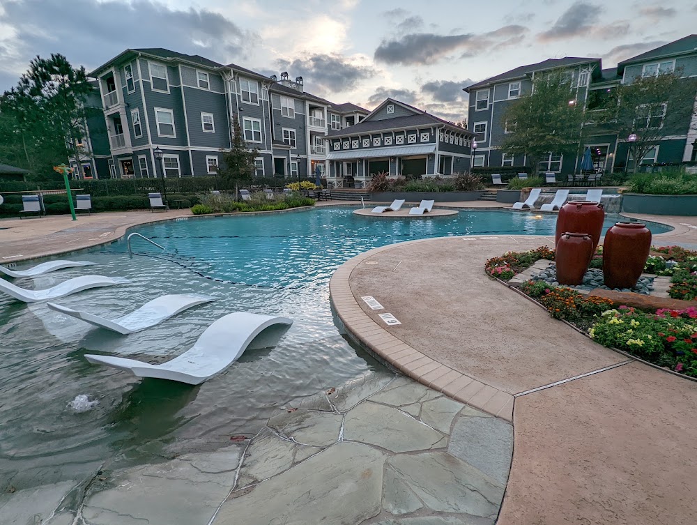 Retreat at the Woodlands Apartments