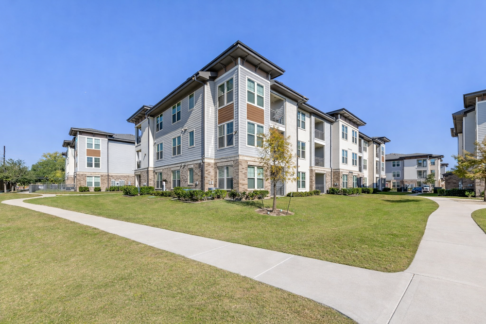 Lakecrest Apartments